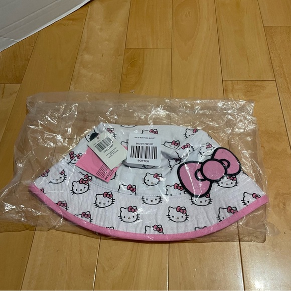 NWT hello kitty bucket hat - Picture 4 of 5
